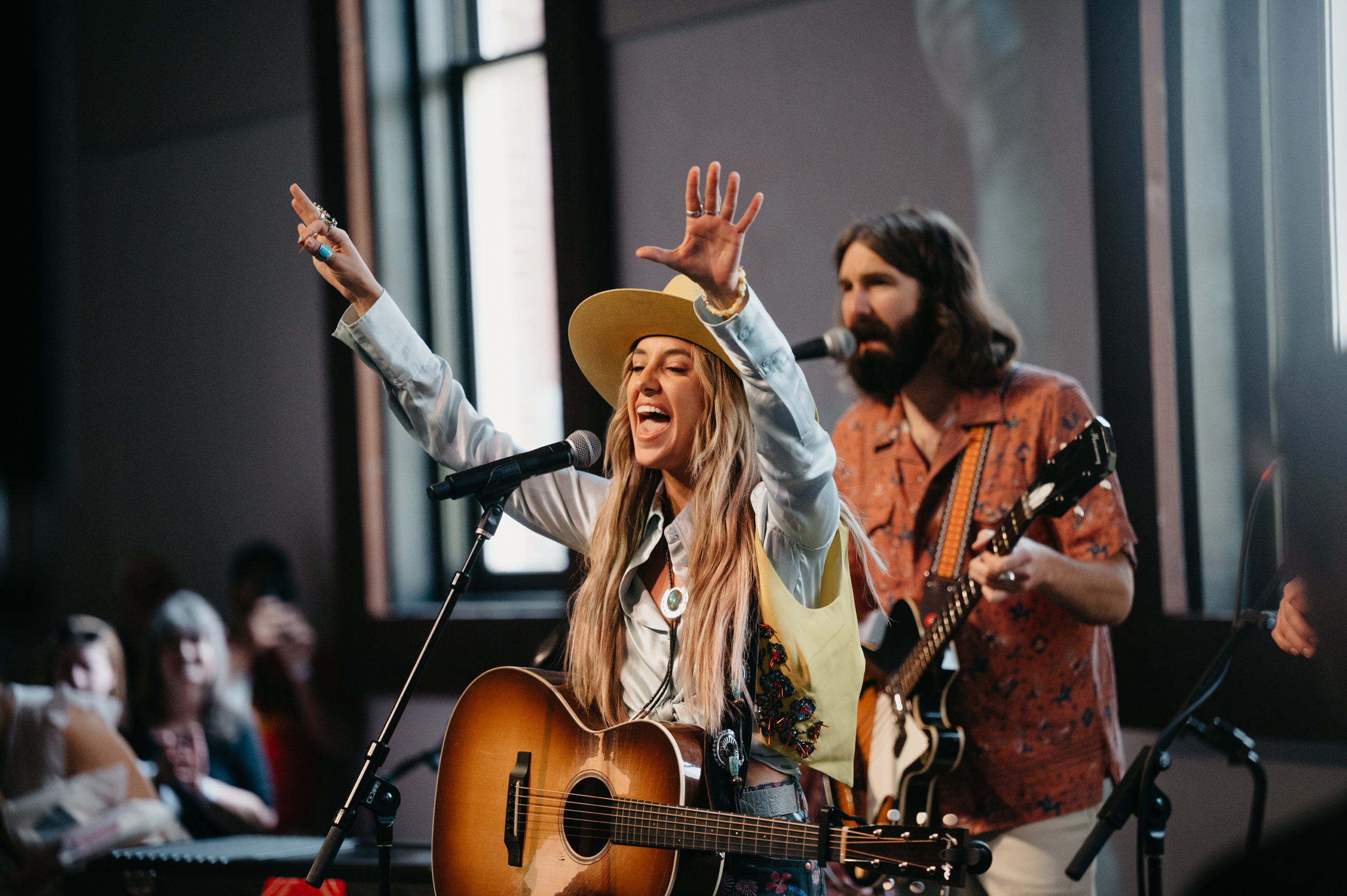 Lainey Wilson thrills crowd at ‘Bell Bottom Barn Dance’ during CMA Fest ...